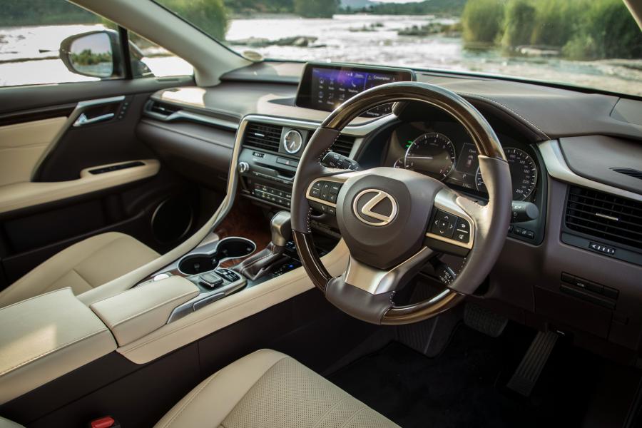 Интерьер Lexus RX350L 2018 года  (ZA) (фото 34 из 36)